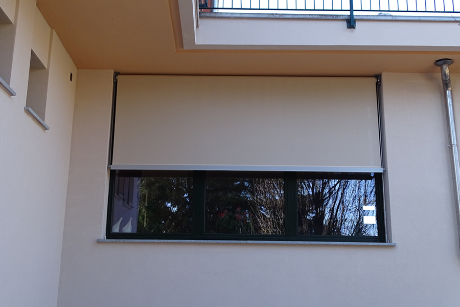 Tende da sole a caduta guidata