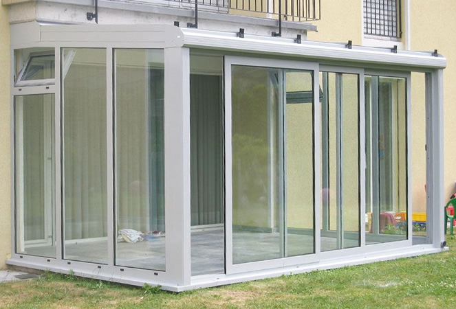 Giardini dinverno e pergolati in vetro con tettoie fisse e mobili ... Realizzazione giardini d inverno