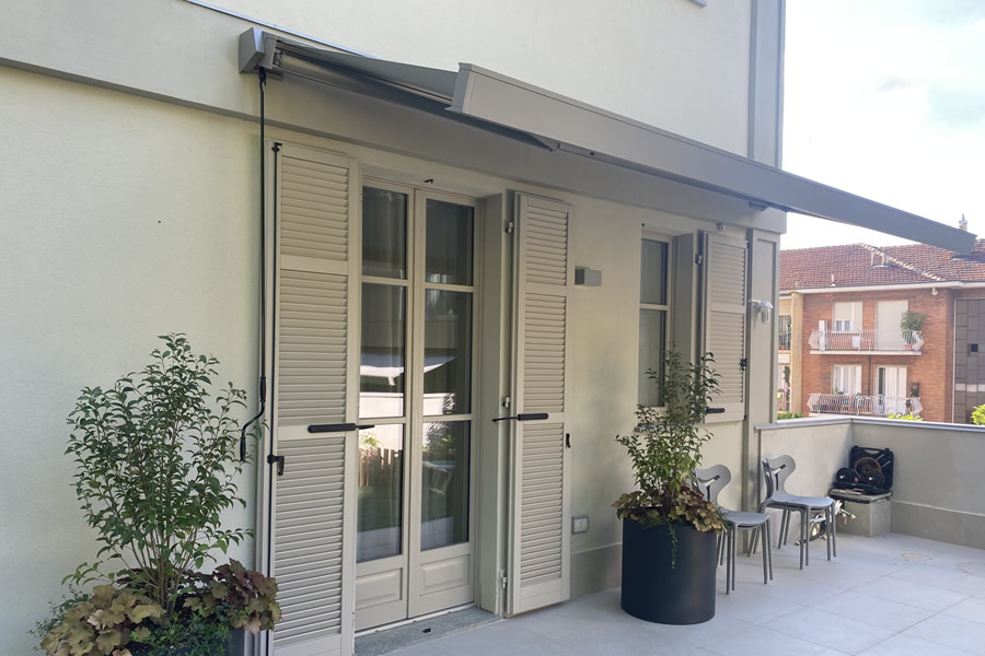 Tende da sole a bracci con cassonetto