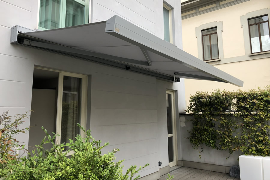 Tende da sole a bracci con cassonetto