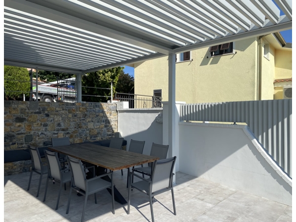Pergola Bioclimatica a Rocce di Pinamare ad Andora (SV)