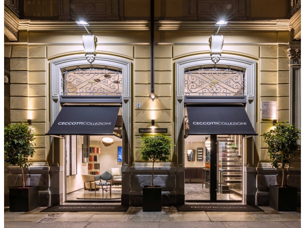 Tende esterne showroom Ceccotti a Torino