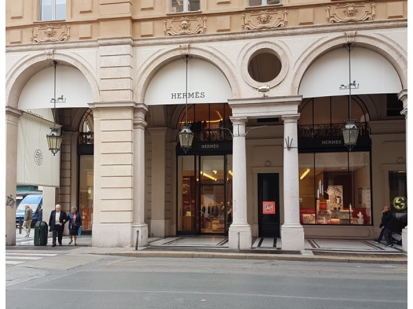 Tende esterne per Boutique Hermes a Torino