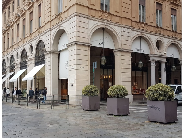 Tende esterne per Boutique Hermes a Torino