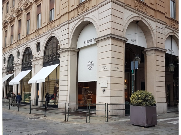 Tende esterne per Boutique Hermes a Torino